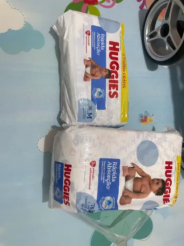 Vendo fraldas Huggies Rápida Absorção lacradas.