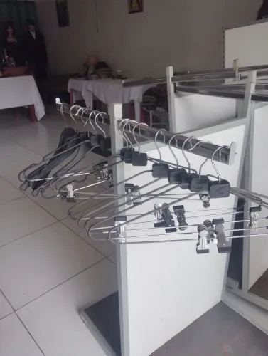 Vende-se cabido e patileira de roupa