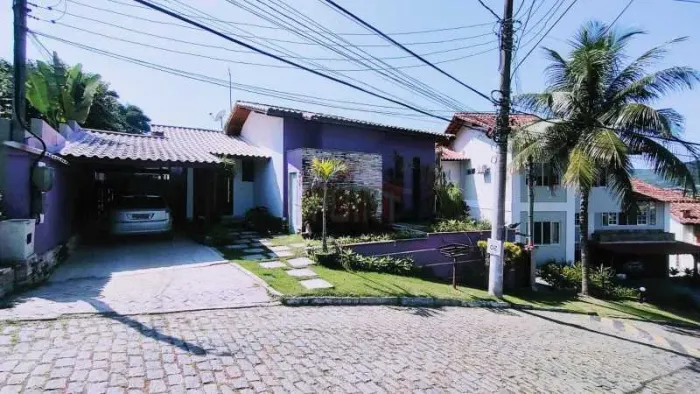 Casa em Condomínio : Duplex / Residencial / Sapê