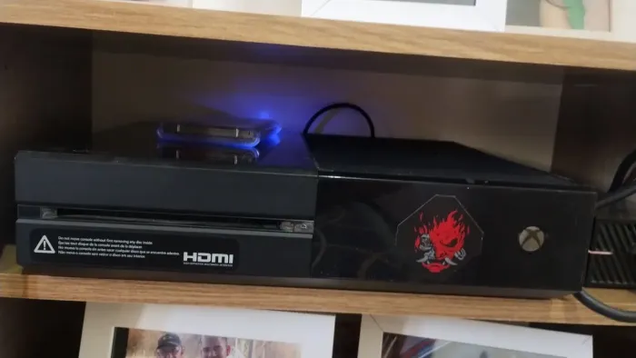 Xbox one flat - mais de 10 jogos todos originais e 2 controles originais