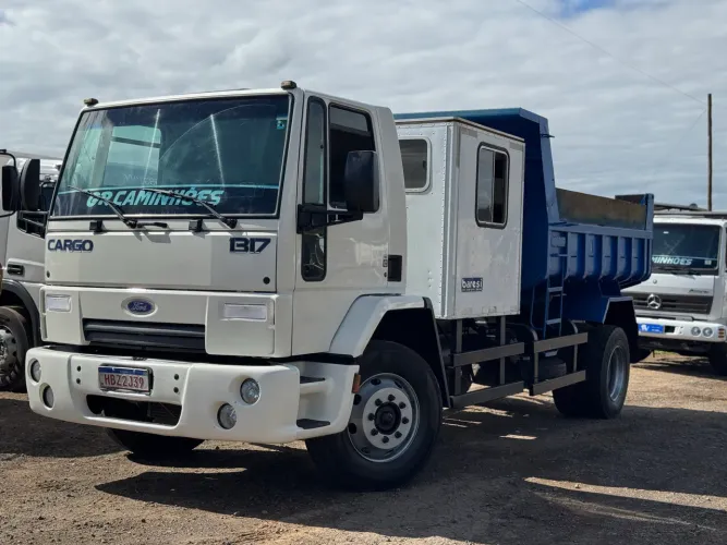 CAMINHÃO FORD CARGO 1317 2010 CAÇAMBA E CABINE SUPLEMENTAR DE 8 PASSAGEIROS EXTRA