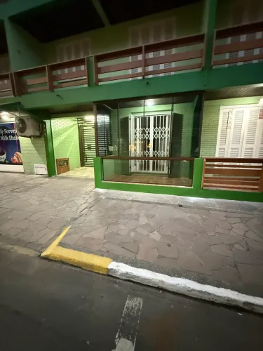 Excelente localização Apto Térreo frente com sacada fechada