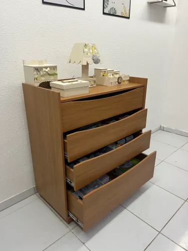 Cômoda madeirada