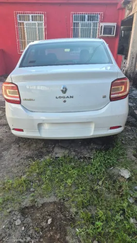 ALUGA-SE CARRO 