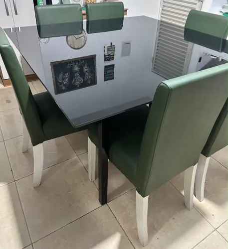 Vendo mesa 6 cadeiras