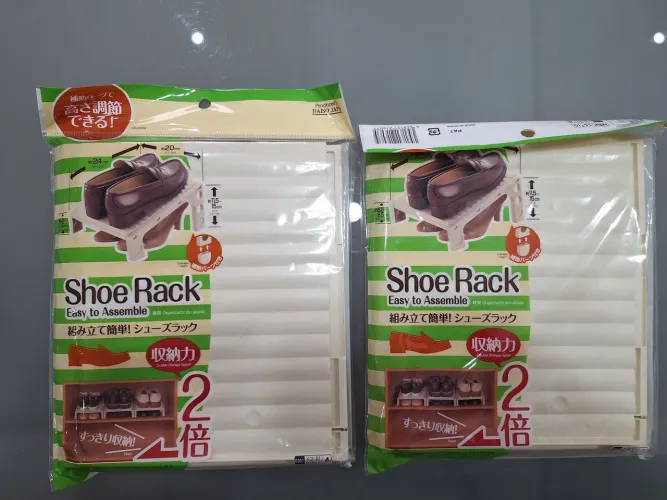 Sapateira plástica creme Daiso 20cm X 24cm X 11,5cm (2 un)
