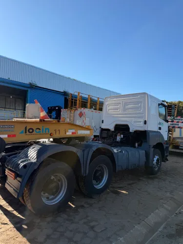 Cavalo mecânico AXOR3344 traçado cabine estendida com 5a roda