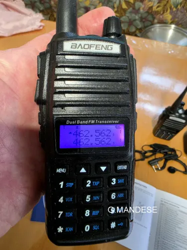 Baofeng UV-82 - Par de Radio Comunicadores Walkie Talkie