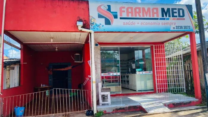 Vende-se essa farmácia completa com a estrutura, ponto e casa junto .