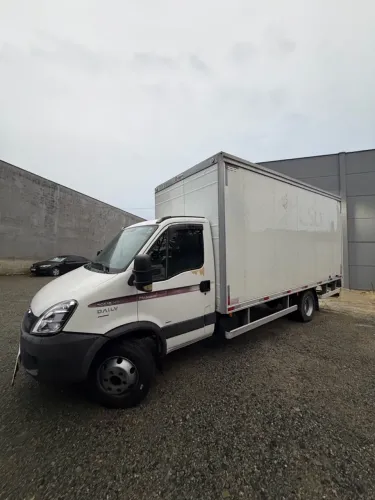 Vendo Caminhão Iveco baú 3/4