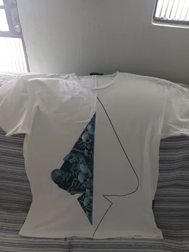 Camisa MCD pouco usada