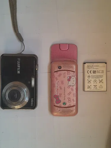 Câmera digital e celular Sony Ericsson 