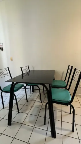 Mesa Preta com tampo de vidro