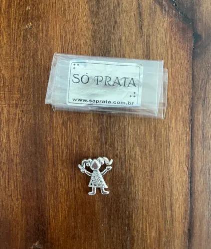 Pingente menina de prata - SÓ PRATA (garantia vitalícia - limpeza e conserto)