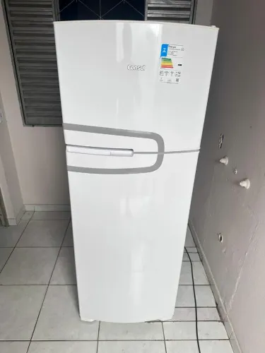 Geladeira Consul 340 litros, usada por 1 ano apenas está nova sem nenhum detalhe.