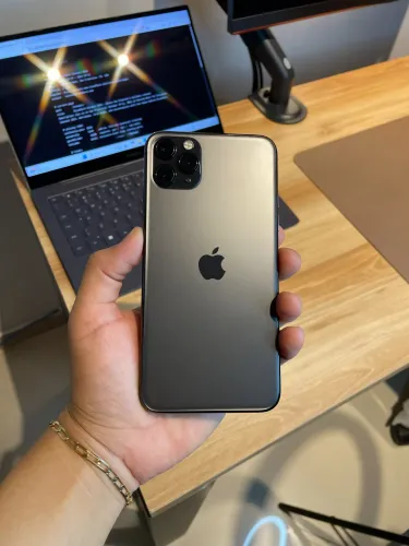 iPhone 11 Pro Max - Seminovo em excelente estado!
