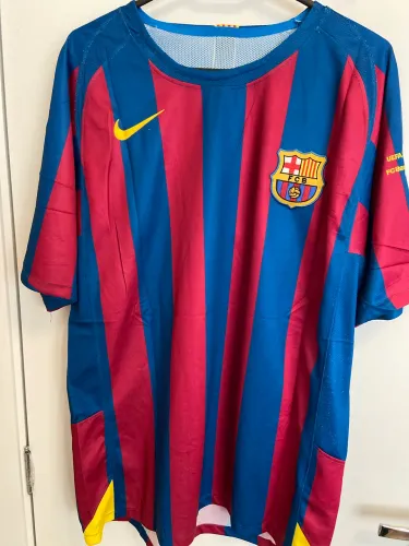 Camisa retrô Barcelona 2005/06 Ronaldinho #10