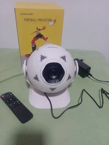 Mini projetor novo "200" aceito propostas. Magicub bola