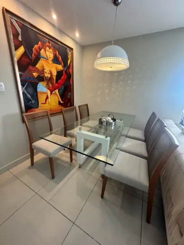 Mesa de jantar em vidro com 6 cadeiras