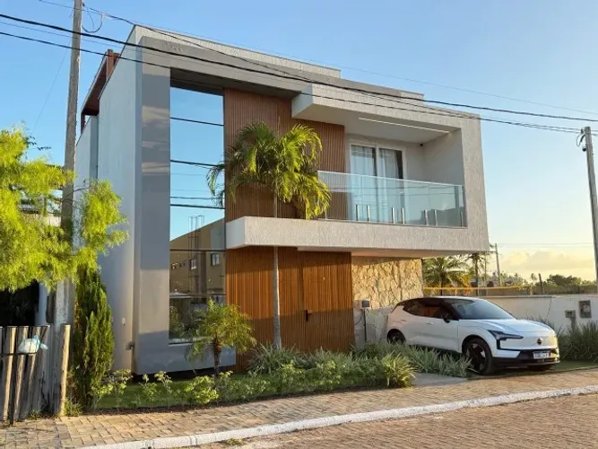 Casa Triplex de 4/4 com 2 suítes no Res. Monte Alegre de 220 m², 2 vagas por 1.999.999,00