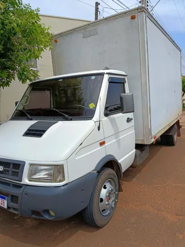 Vendo caminhão Iveco .