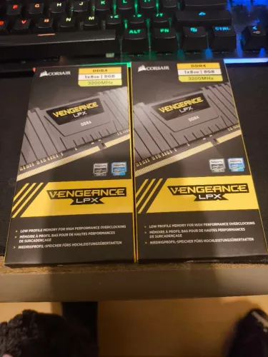 2x8GB 16GB RAM DDR4 3200MHz Corsair Vengeance
