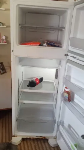 GELADEIRA À VENDA