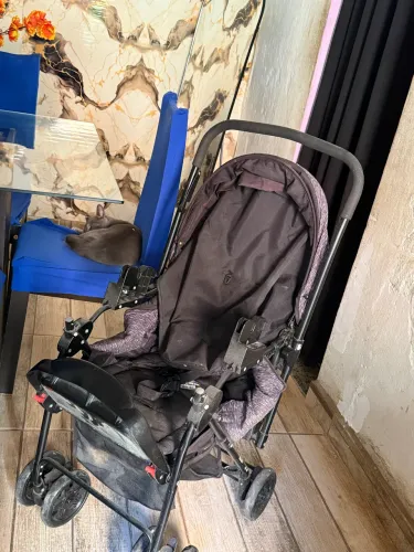 Carrinho de Bebê Cosco Reclinável - Bom Estado