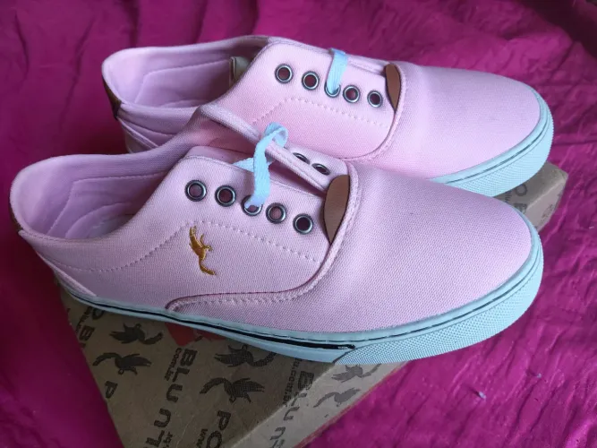 Tênis feminino novo ainda na caixa Tam 38