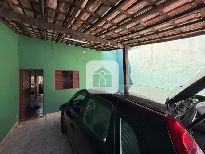 Casa com 80m² para locação no bairro Laranjeiras