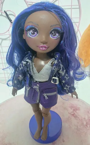 Boneca Colecionável Rainbow High Krystal Bailey