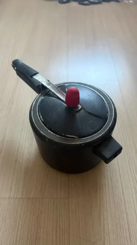 Panela de Pressão 4,5 L Clock - Cor Preta