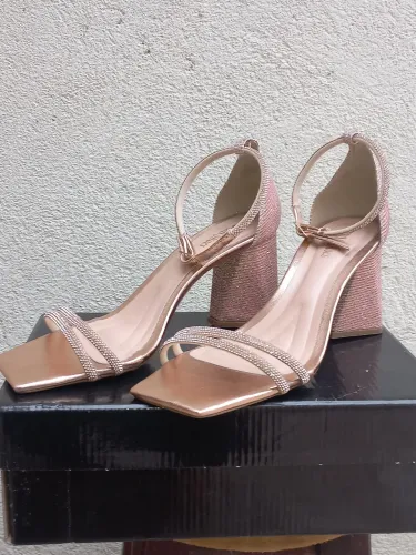 Sandália de Salto - MI Shoes