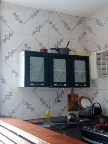 Vendo conjunto cozinha completo. Armário de cima, armário lateral, balcão. *