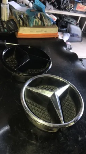 emblema grade mercedes Original 5 disponivel