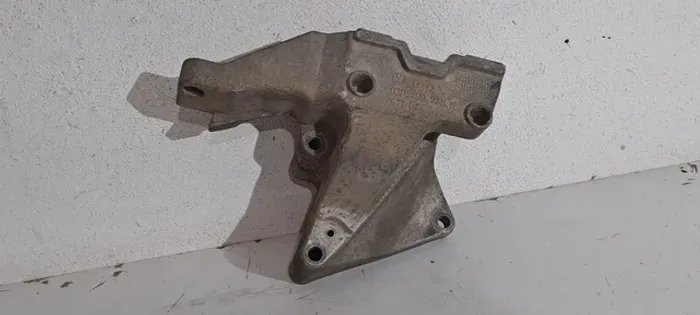Suporte coxim superior motor lado direito Golf 1.6/ Audi A3