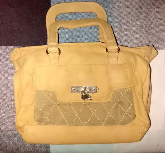 BOLSA FEMININA DE MÃO.