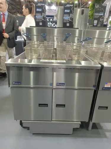 Fritadeira a gas Pitco 4 cestos com sistema de filtragem de oleo - Alecs