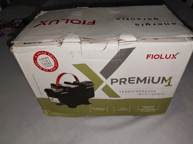 TRANSFORMADOR INTELIGENTE PREMIUM FIOLUX PREMIUM TOMADAS TRIPOLARES 3.000 VA.