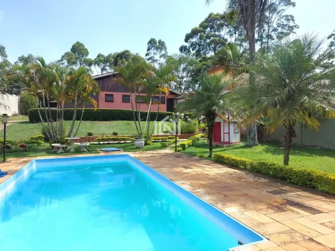 Casa térrea à venda no condomínio Chácaras Rincão