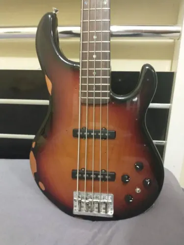 Baixo Tagima fusion