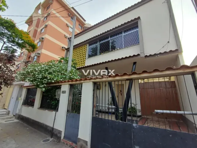 Engenho de Dentro - Rua Gustavo Riedel - Casa Duplex Frente de Rua Sala 4 Quartos - Garage