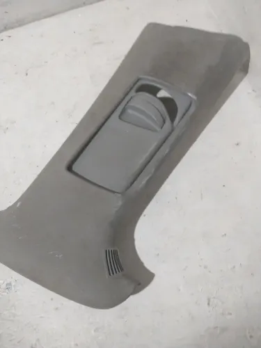 Moldura acabamento coluna direita Audi A3 2005