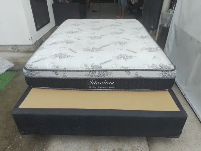 Cama Box Casal com Colchão de molas ensacadas conjunto manes