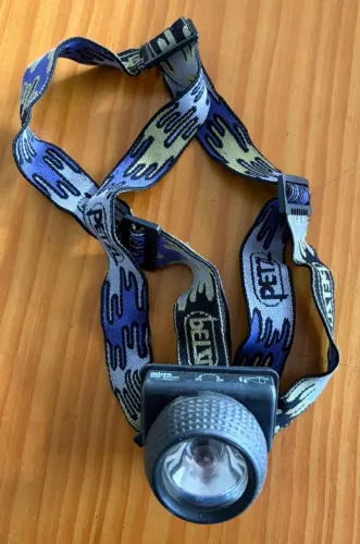 Lanterna de Cabeça Petzl - Modelo antigo - Lâmpada convencional