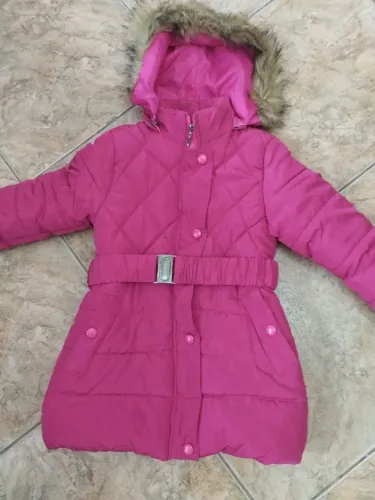 Casaco de Inverno Rosa com Capuz - Conforto e Estilo - tamanho P (XL de criança)