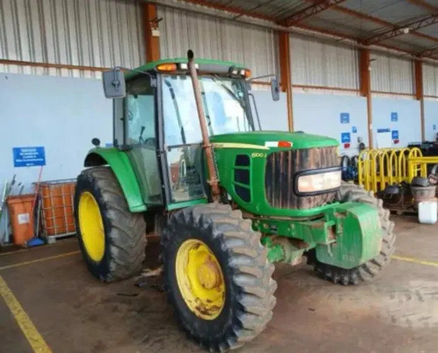 Trator John Deere 6100J ano 2020, 4x4, com ar condicionado, em SP