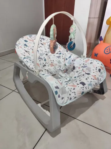 Cadeira de balanço que vibra da Fisher Price