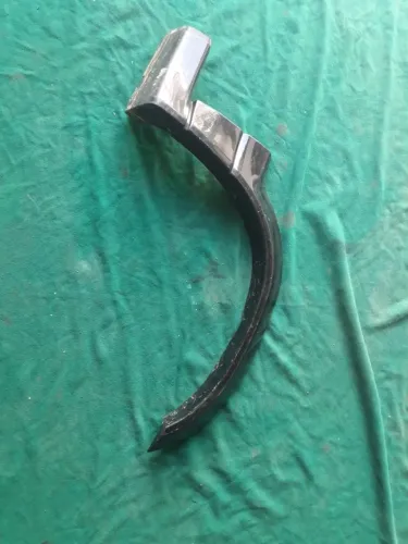 Moldura Para-lama Dianteiro Direito Suzuki Vitara le 2000/05 original usado 