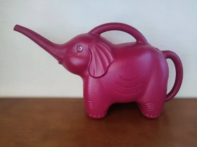 Regador Elefante Vermelho - Capacidade 2,2L